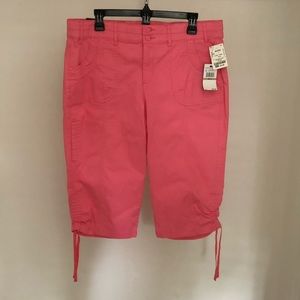 Gloria Vanderbilt Pants - Pink Capri Pants Gloria Vanderbilt Pants - Pink Capri Pants